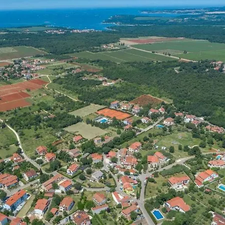 Appartement In With Terrace, Air Conditioning, Wifi, Washing Machine Poreč
