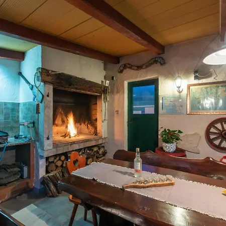 Apartman In With Terrace, Air Conditioning, Wifi, Washing Machine