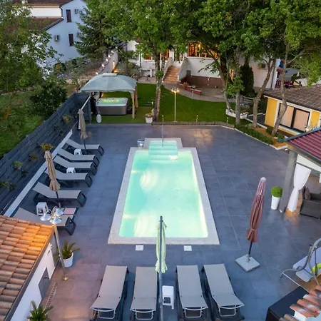 Lejlighed In With Terrace, Air Conditioning, Wifi, Washing Machine Poreč