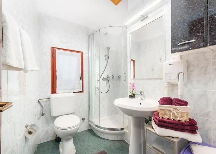 Apartman In With Terrace, Air Conditioning, Wifi, Washing Machine