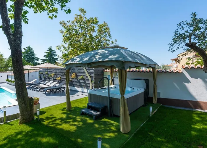 Apartman In With Terrace, Air Conditioning, Wifi, Washing Machine Poreč