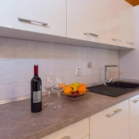 In With Terrace, Air Conditioning, Wifi, Washing Machine Πόρετς