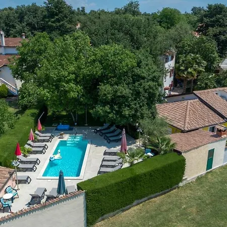 Apartment In With Terrace, Air Conditioning, Wifi, Washing Machine Porec