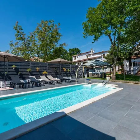 In With Terrace, Air Conditioning, Wifi, Washing Machine Apartment *