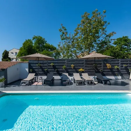 Appartement In With Terrace, Air Conditioning, Wifi, Washing Machine *