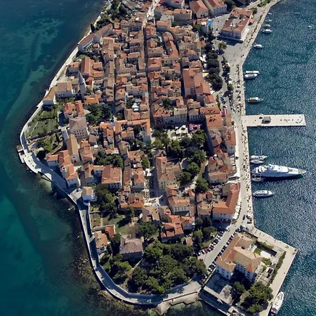 Apartment In With Terrace, Air Conditioning, Wifi, Washing Machine Porec