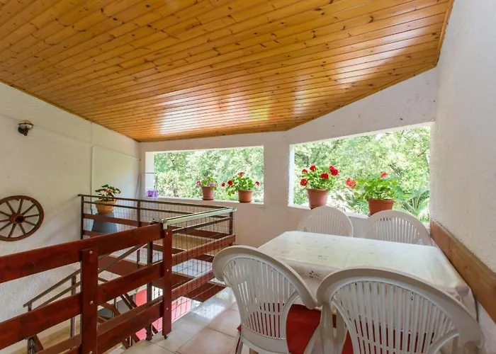 In With Terrace, Air Conditioning, Wifi, Washing Machine Apartmán *