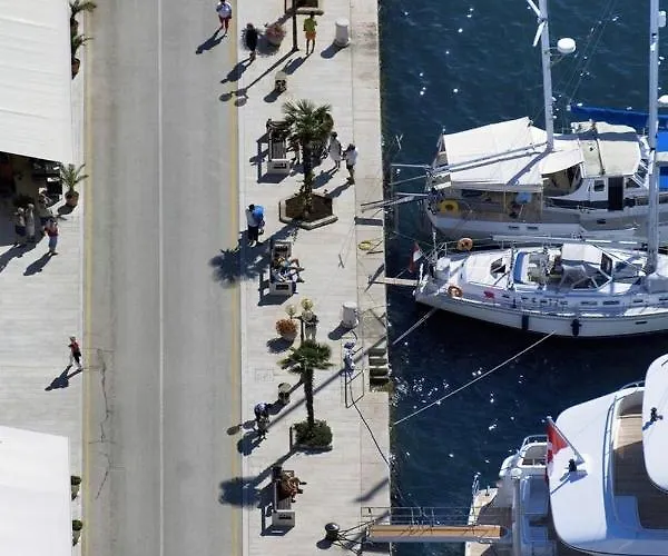 Appartamento In With Terrace, Air Conditioning, Wifi, Washing Machine Porec