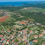 Apartamento In With Terrace, Air Conditioning, Wifi, Washing Machine Poreč
