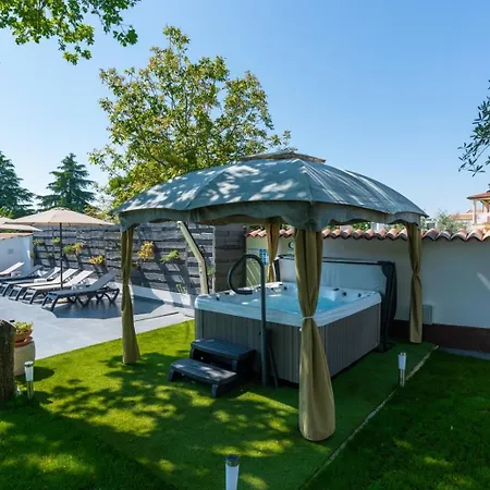 Apartamento In With Terrace, Air Conditioning, Wifi, Washing Machine Poreč